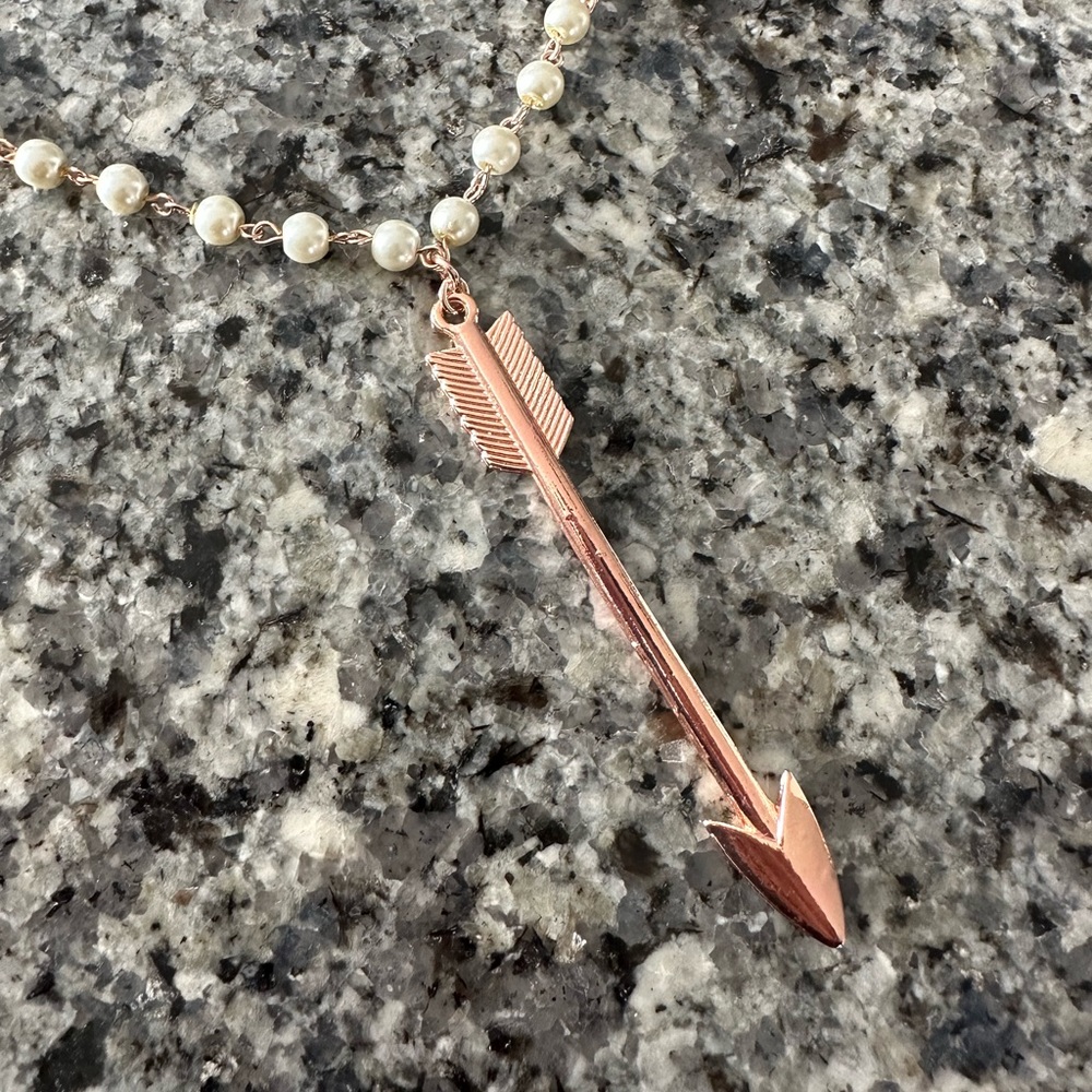 Arrow & Pearl Neckace